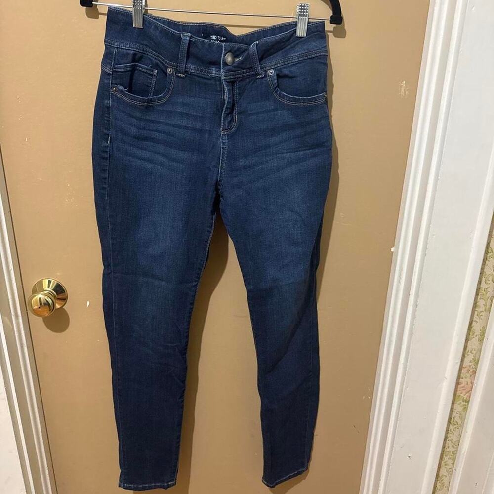 Mid-rise skinny jeans